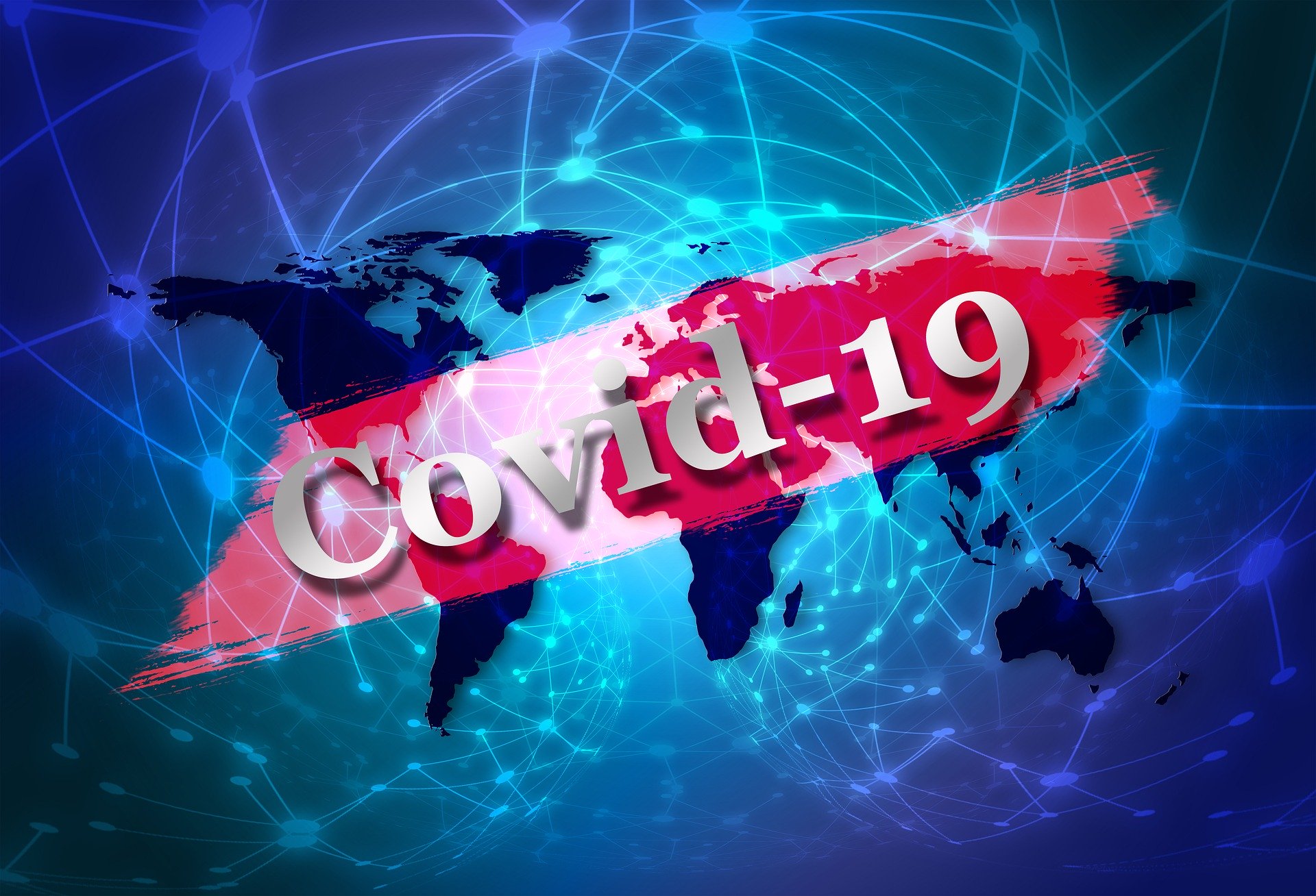 imagem em azul escuro do mapa mundi sobre fundo azul com sobreposiÃ§Ã£o de faixa vermelha com a palavra Covid-19 escrita em branco